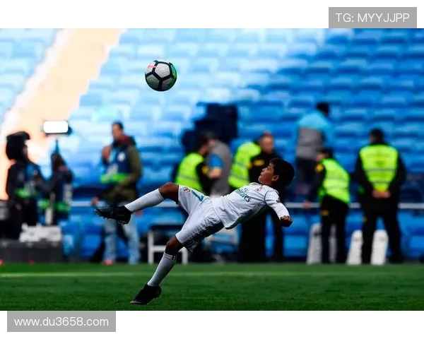 迷你罗加盟皇马为保持状态待局势稳定